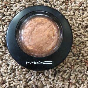 Mac mineral bronzer